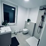 아파트 -wohnung *